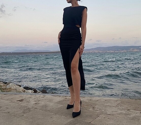 Zara Zara siyah yırtmaçlı elbise