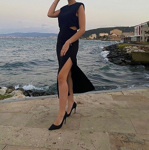 s Beden Zara siyah yırtmaçlı elbise