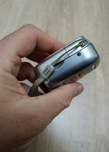 Beden Gri Nikon Coolpix Dijital Kamera pil kapağı kirik