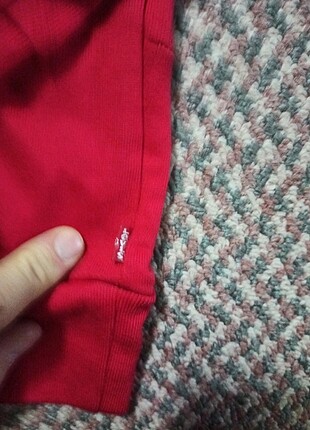 m Beden kırmızı Renk Sıfır orjinal Levi's sweatshirt m beden