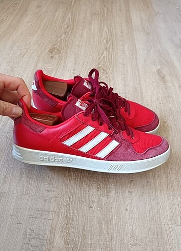 45 Beden kırmızı Renk Orjinal yeni gibi Adidas Tennis court46 