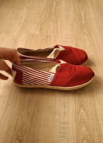 37 Beden kırmızı Renk Orjinal.toms espadril 6w 36.5-37