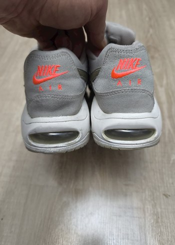 Nike Gri Süet Dolgu Topuklu Kadın Spor Ayakkabı - Görsel 4