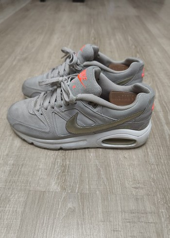 Nike Gri Süet Dolgu Topuklu Kadın Spor Ayakkabı - Görsel 2