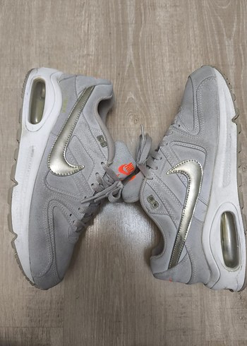 Nike Gri Süet Dolgu Topuklu Kadın Spor Ayakkabı - Görsel 5