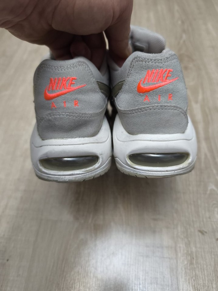 Nike Gri Süet Dolgu Topuklu Kadın Spor Ayakkabı - Görsel 4