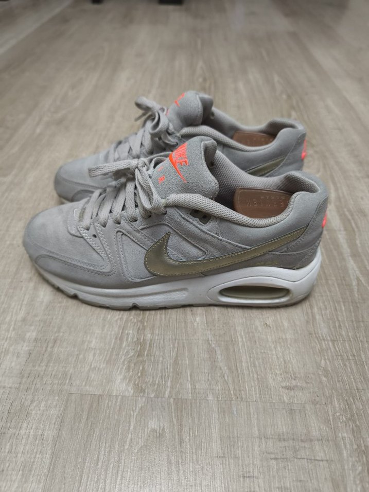 Nike Gri Süet Dolgu Topuklu Kadın Spor Ayakkabı - Görsel 2