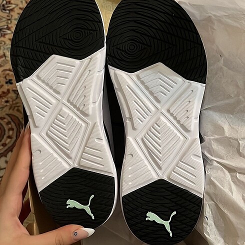 38,5 Beden beyaz Renk PUMA KOŞU AYAKKABISI