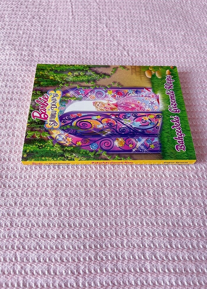 Barbie Bahçedeki Gizemli Kapı Kitap - Görsel 3
