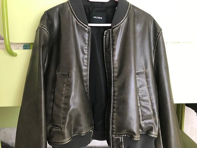 l Beden siyah Renk pull and bear suni deri ceket