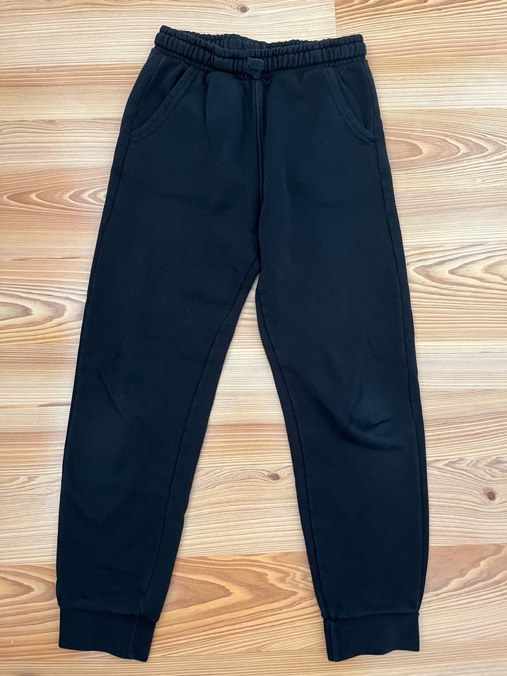 Gri ve Siyah Erkek Çocuk Rahat Eşofman Altları - Görsel 2