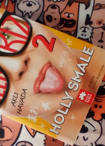 GEEK KIZ 2 - HOLLY SMALE