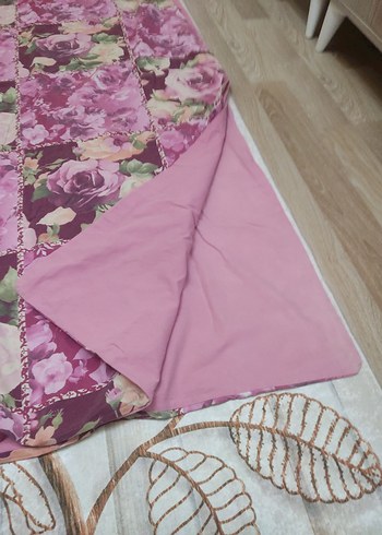 Mor Çiçek Desenli Baskılı Yatak Örtüsü - Görsel 3