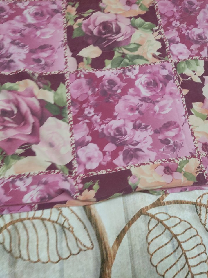 Mor Çiçek Desenli Baskılı Yatak Örtüsü - Görsel 2