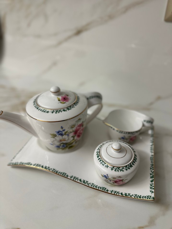 Pastel Beyaz Çiçek Desenli Porselen Çaydanlık Seti - Görsel 2