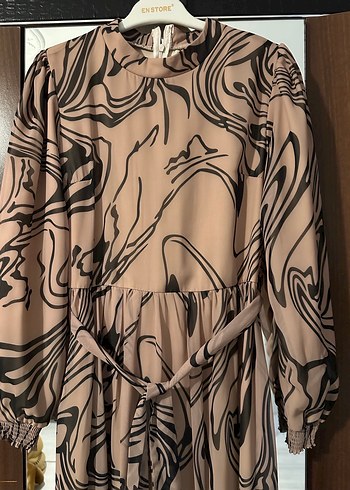 Bağcıklı Uzun Batik Desenli Kadın Elbise - Görsel 3