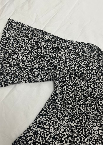 V Yaka Düğmeli Siyah Uzun Kollu Bluz - Görsel 3