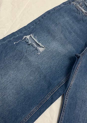 Yırtık Detaylı Mavi Kadın Kot Pantolon - Görsel 3