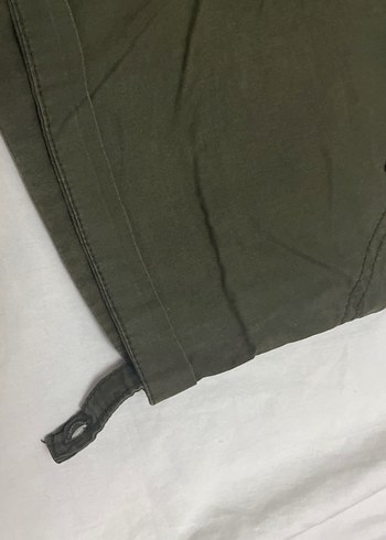 Düğmeli Haki Kamuflaj Mini Şort - Görsel 3