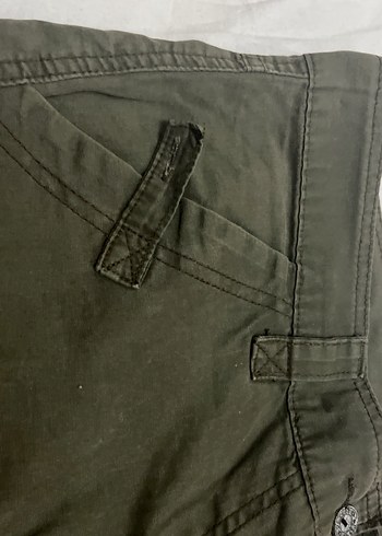 Düğmeli Haki Kamuflaj Mini Şort - Görsel 2