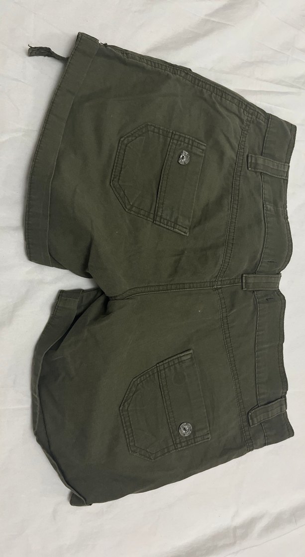 Düğmeli Haki Kamuflaj Mini Şort - Görsel 5