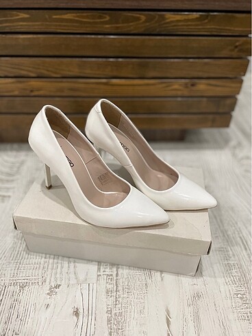 Beyaz Stiletto