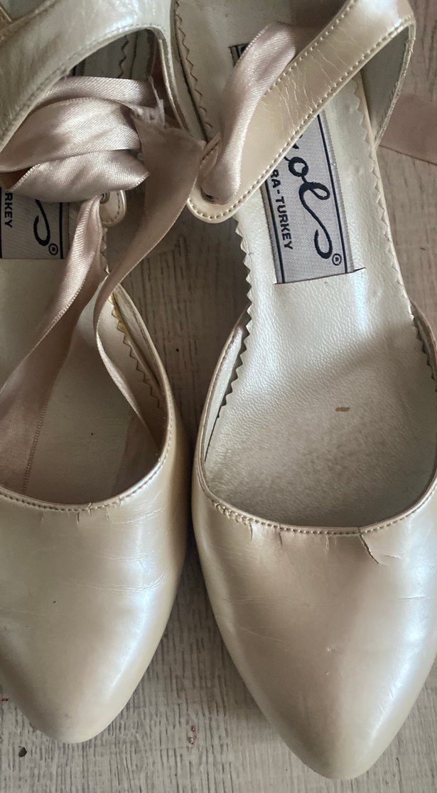 Beyaz İpek Görünümlü Dolgu Topuklu Kadın Ayakkabı - Görsel 2