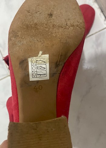 Kırmızı Süet Tokalı Kadın Bot - Görsel 4