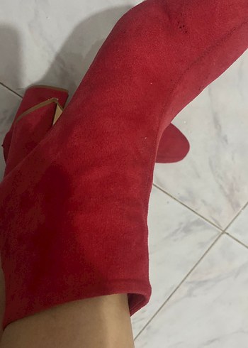 Kırmızı Süet Tokalı Kadın Bot - Görsel 5