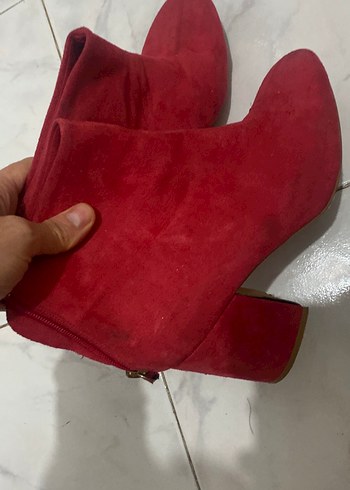 Kırmızı Süet Tokalı Kadın Bot - Görsel 2