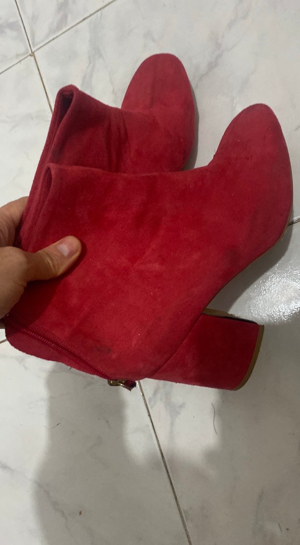 Kırmızı Süet Tokalı Kadın Bot - Görsel 2