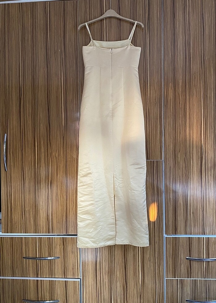 Saten sarı gece elbisesi - Görsel 3