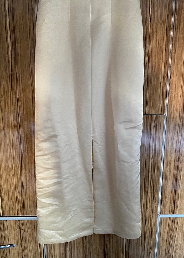 Saten sarı gece elbisesi - Görsel 4