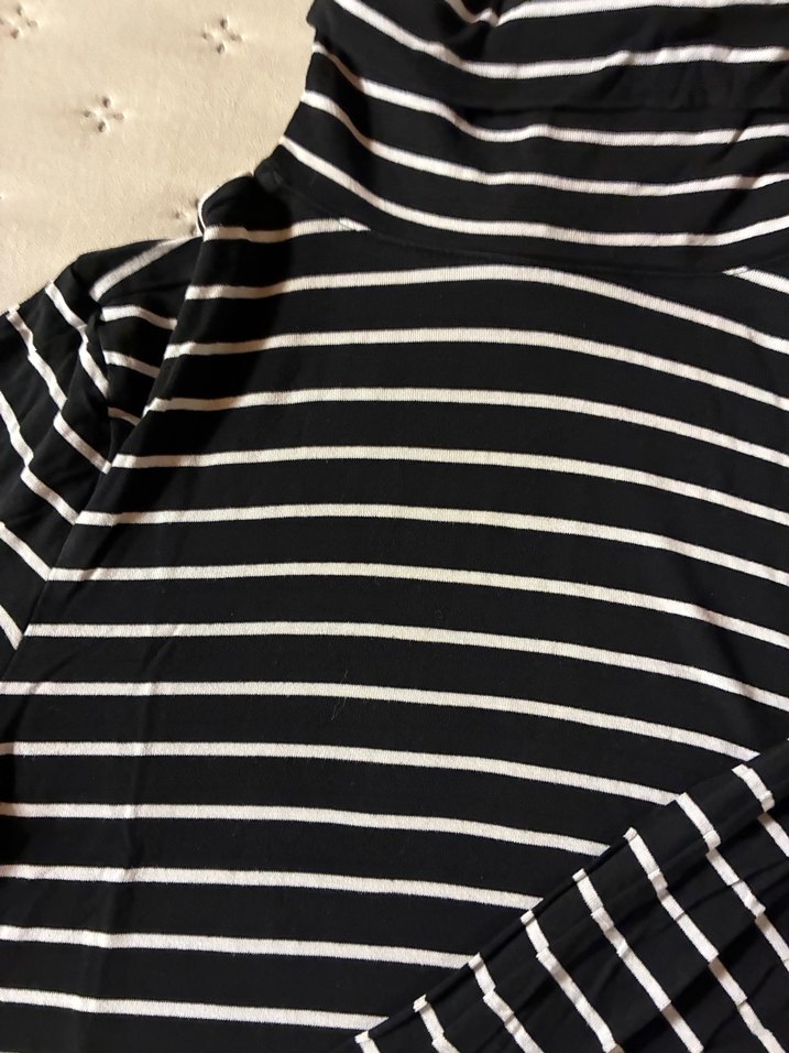 Siyah Çizgili Balıkçı Yaka Triko - Görsel 2