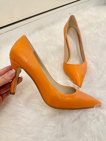 40 Beden turuncu Renk Turuncu stiletto ?