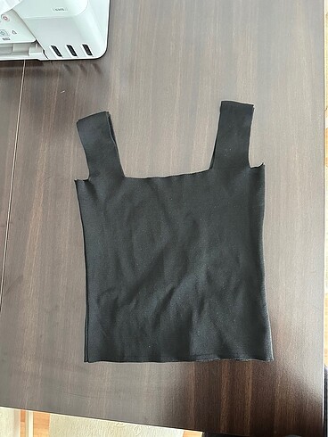 Kare Yaka Kalın Askılı Bluz