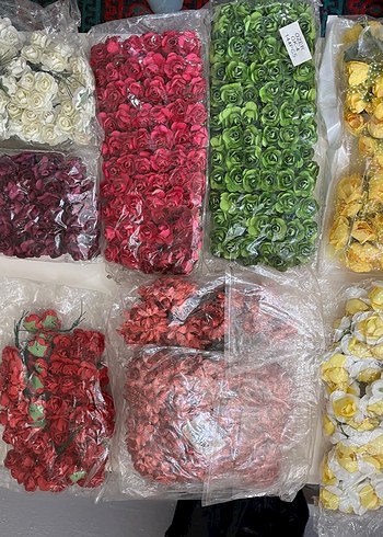 Beden Renkli El Yapımı Süs Çiçekleri