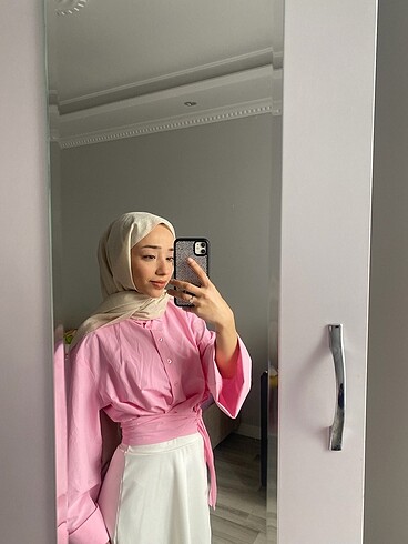 Pembe crop gömlek