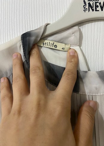 Uzun Pilaeli Gri Beyaz Kadın tesettür Elbise - Görsel 4