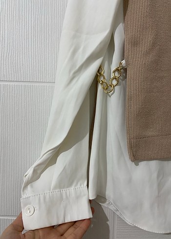 Zincir Detaylı Bej Kadın Bluz - Görsel 3