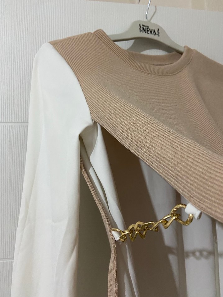 Zincir Detaylı Bej Kadın Bluz - Görsel 2