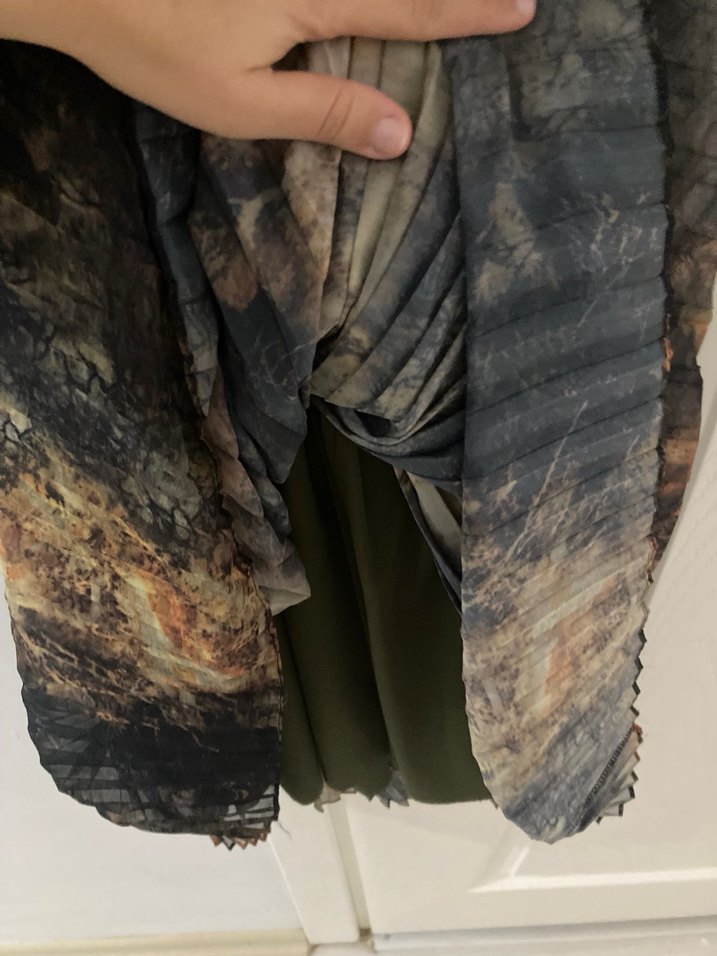 Kahverengi Piliseli Uzun Bağlama Desenli tesettür Elbise - Görsel 4