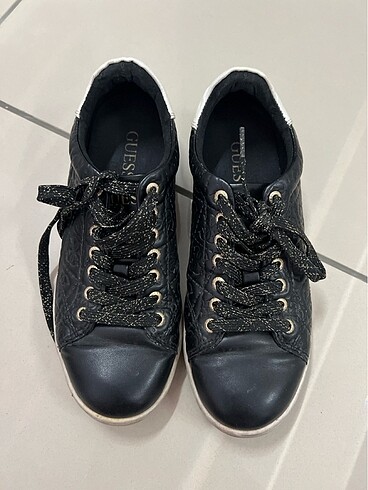 guess spor ayakkabi