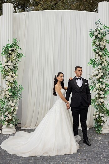 32 Beden beyaz Renk Bir kez kullanıldı gayet iyi Ns sposa markalı gelinlik