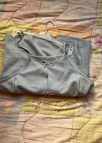 Fiyonklu Askılı Kadın Üst - Görsel 3