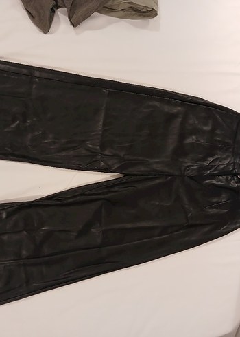 Bershka Siyah Deri Kadın Pantolon