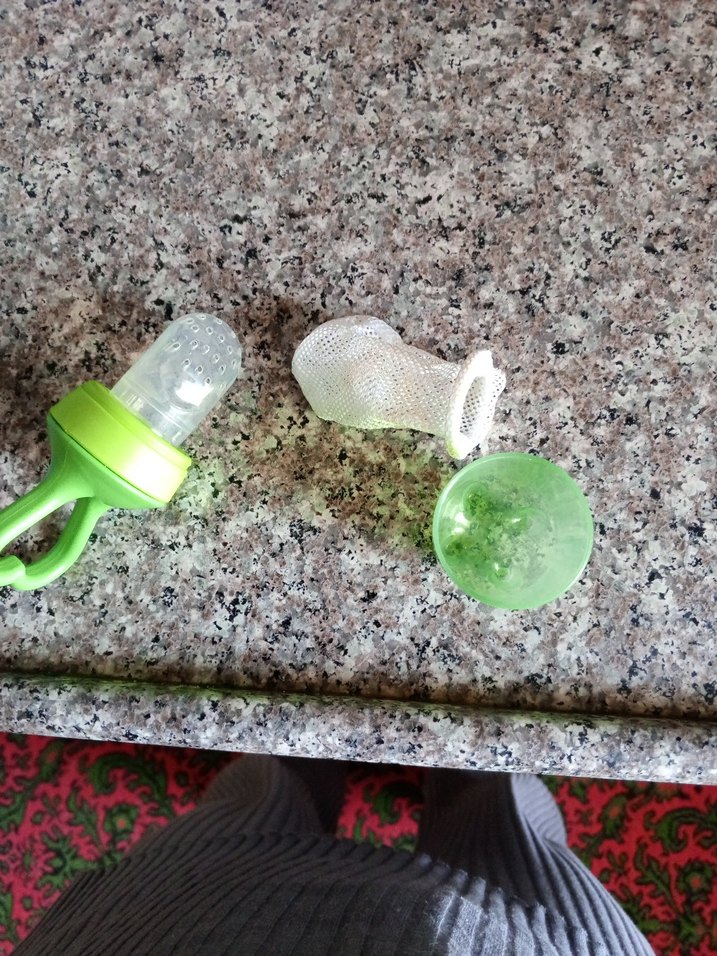 Yeşil Renkli Bebek Emziği - Görsel 4