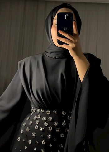 Uzun Siyah Nakışlı Tesettür Abiye Elbise - Görsel 2