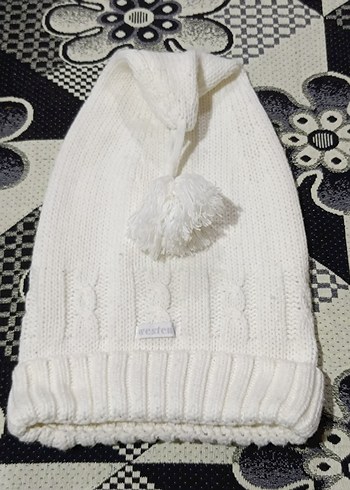 Kadın Beyaz Örgü Ponponlu Bere - Görsel 2