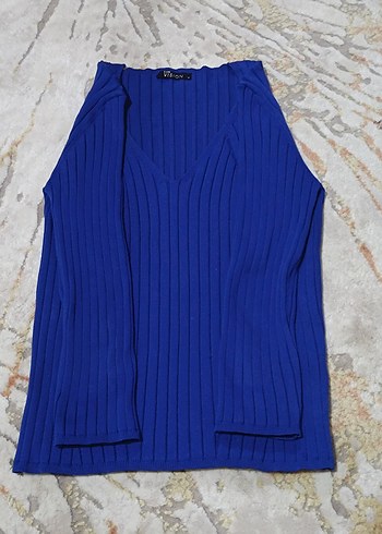 Mavi V Yaka Örgü Kolsuz Kadın Kazak - Görsel 2